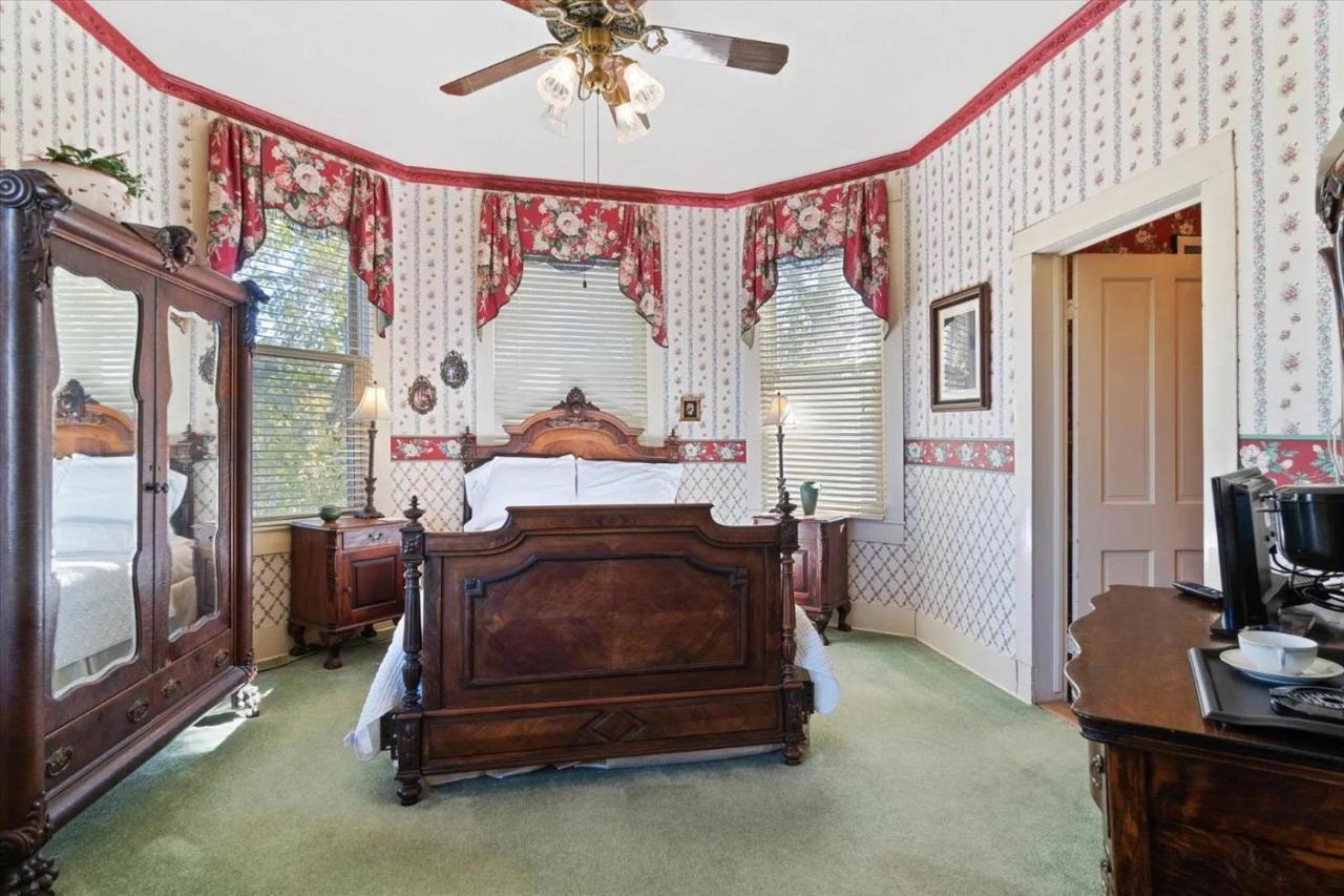 Four Winds Victorian Venue & Suites Bonham 객실 사진