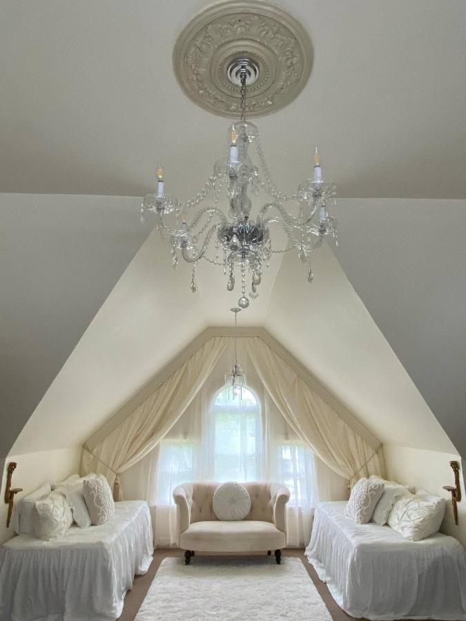Four Winds Victorian Venue & Suites Bonham 객실 사진