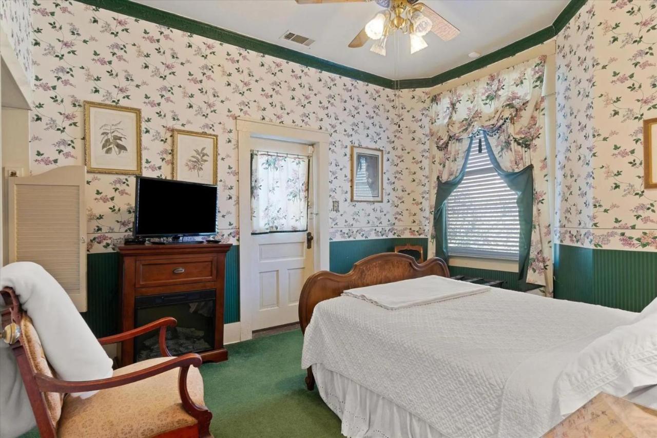 Four Winds Victorian Venue & Suites Bonham 객실 사진