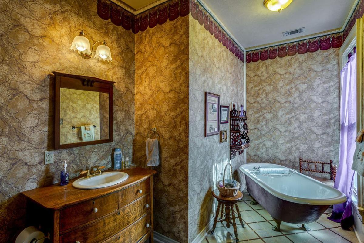Four Winds Victorian Venue & Suites Bonham 객실 사진